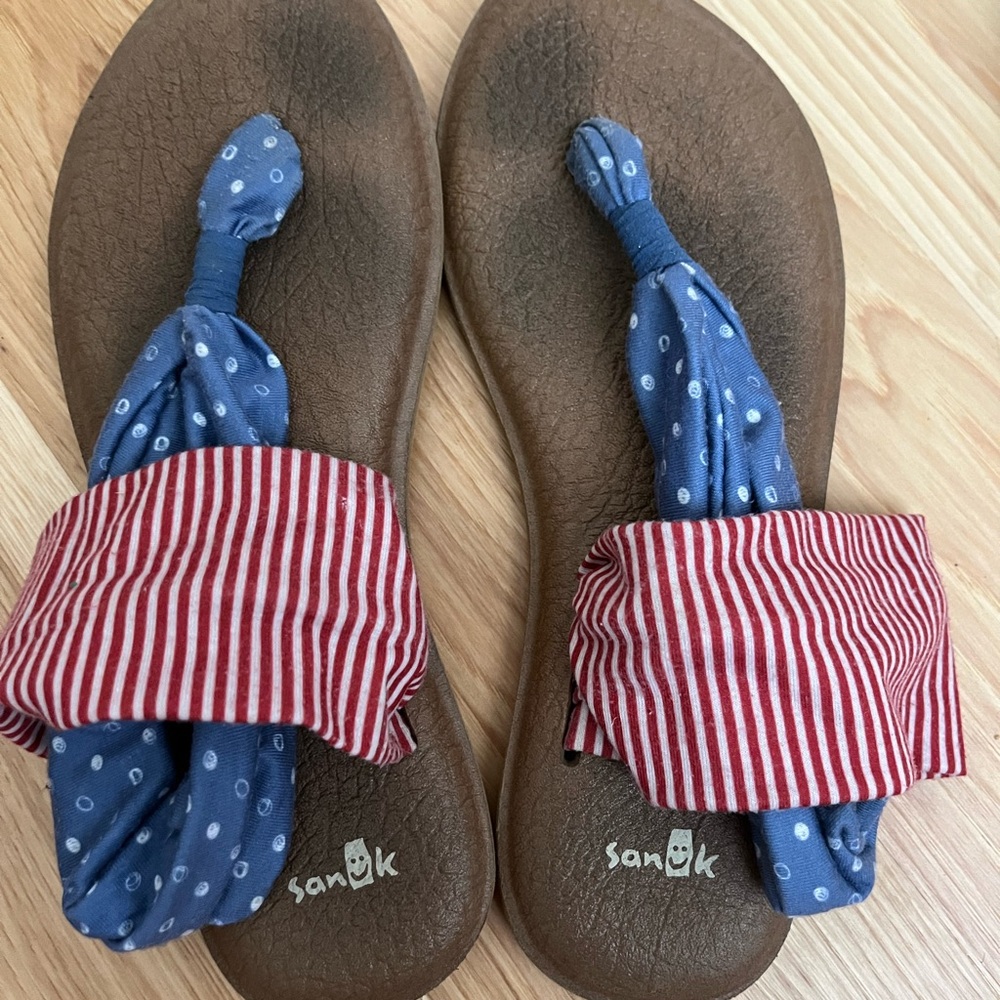 Sanuk' Blue and Red Striped Sandals size 8